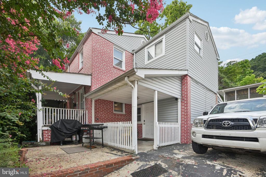 3705 S FOUR MILE RUN DR S, Arlington, VA 22206