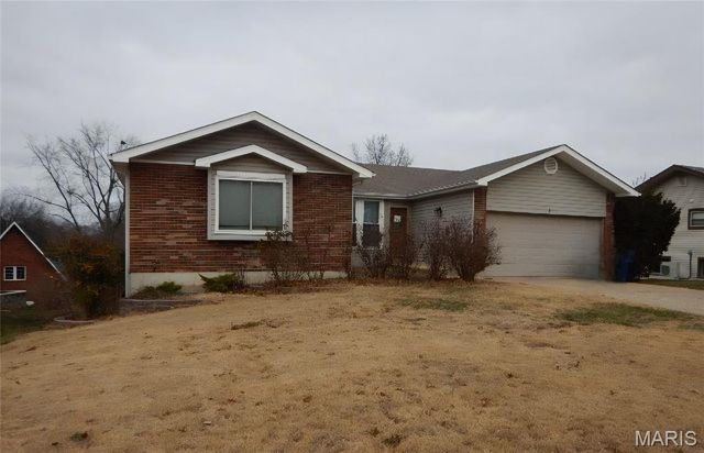 2 Charleroi Place, Lake St Louis, MO 63367