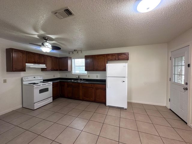 413 Magnolia ST, Bastrop, TX 78602