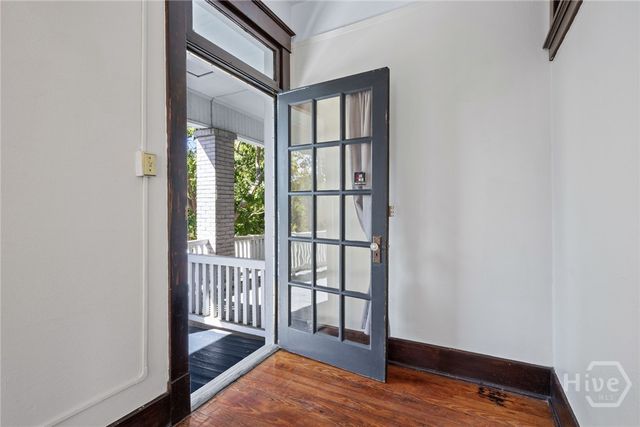 304 E Waldburg Street, Savannah, GA 31401