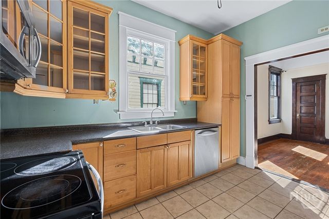 304 E Waldburg Street, Savannah, GA 31401