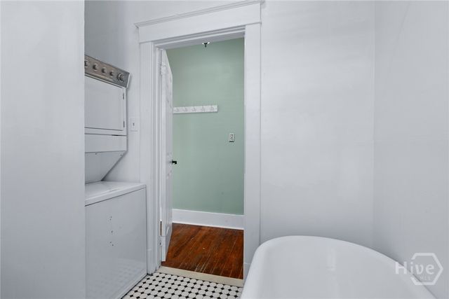 304 E Waldburg Street, Savannah, GA 31401