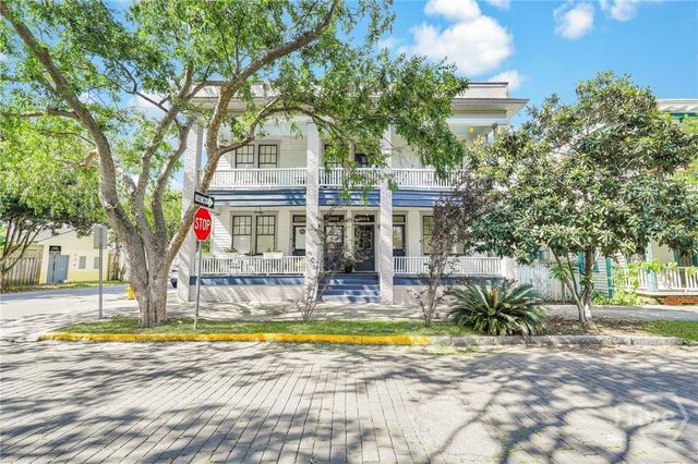 304 E Waldburg Street, Savannah, GA 31401