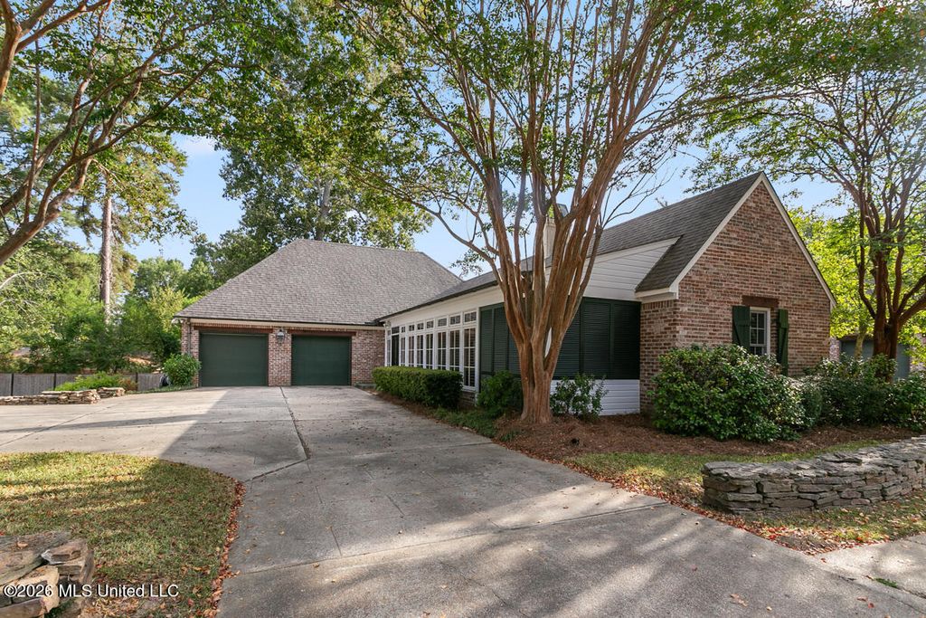17 Pear Orchard Park, Jackson, MS 39211