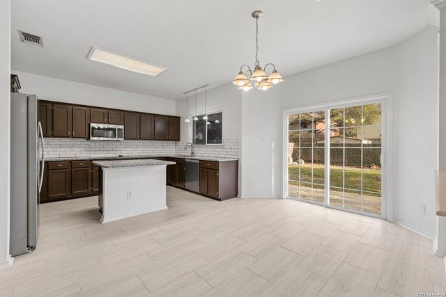 6226 Stable Creek Dr, San Antonio, TX 78249