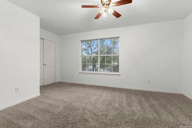 6226 Stable Creek Dr, San Antonio, TX 78249