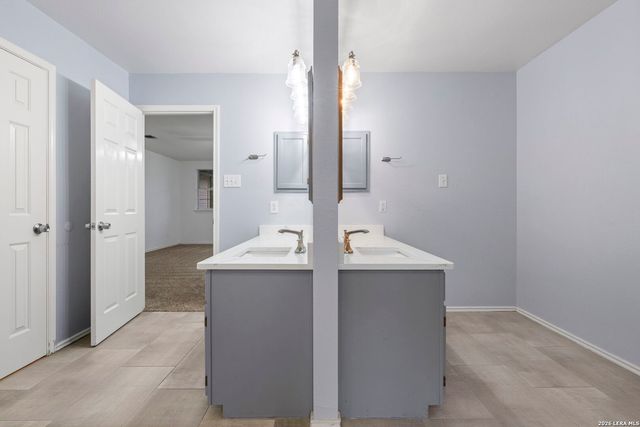 6226 Stable Creek Dr, San Antonio, TX 78249