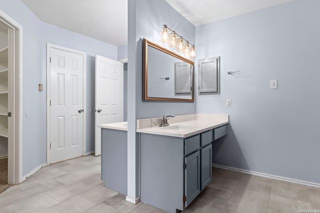 6226 Stable Creek Dr, San Antonio, TX 78249