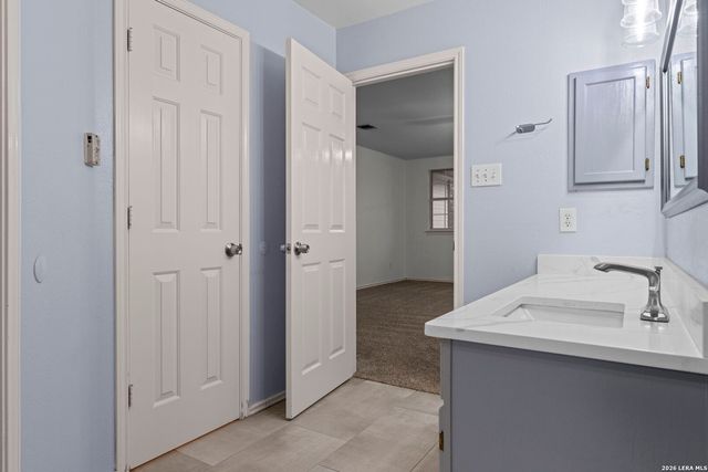 6226 Stable Creek Dr, San Antonio, TX 78249