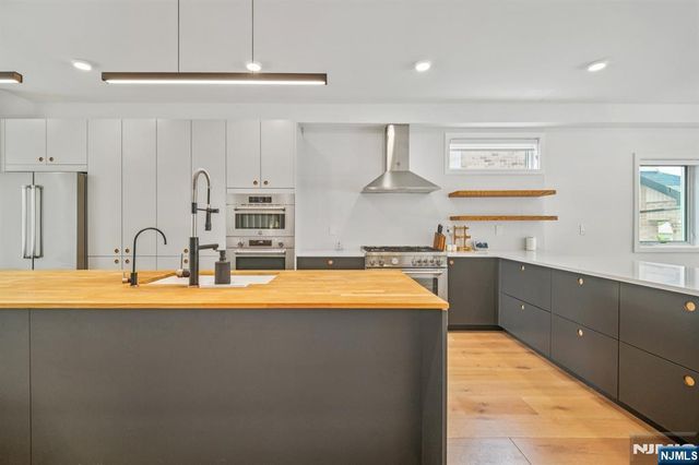 66B Henry Avenue, Palisades Park, NJ 07650