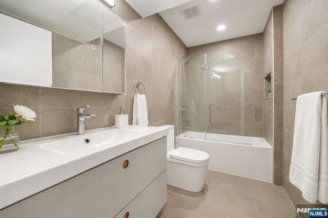 66B Henry Avenue, Palisades Park, NJ 07650
