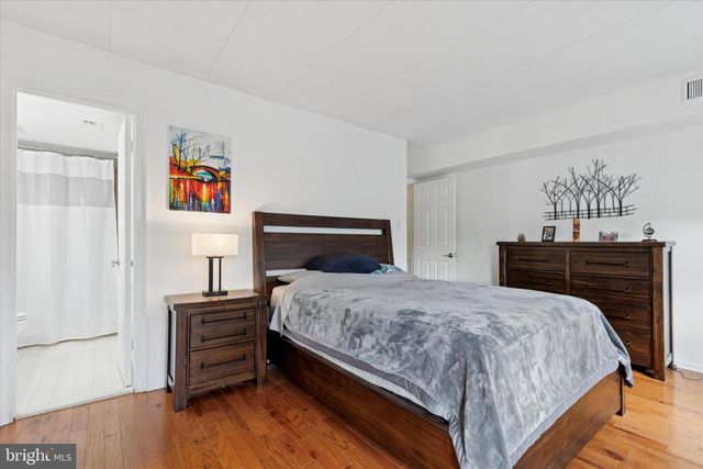 3 OAKRIDGE DR, Langhorne, PA 19047