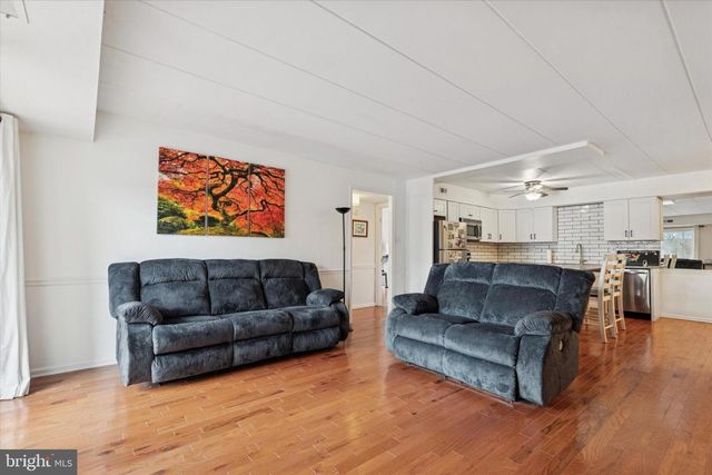 3 OAKRIDGE DR, Langhorne, PA 19047