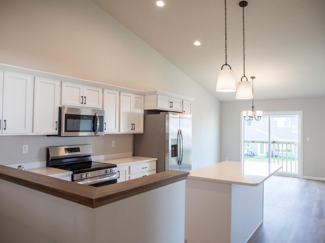 224 Lionheart Drive S, Horace, ND 58047