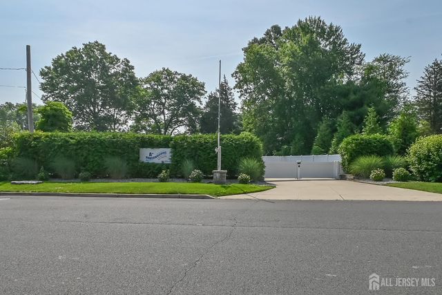33 Bordentown Turnpike, Jamesburg, NJ 08831