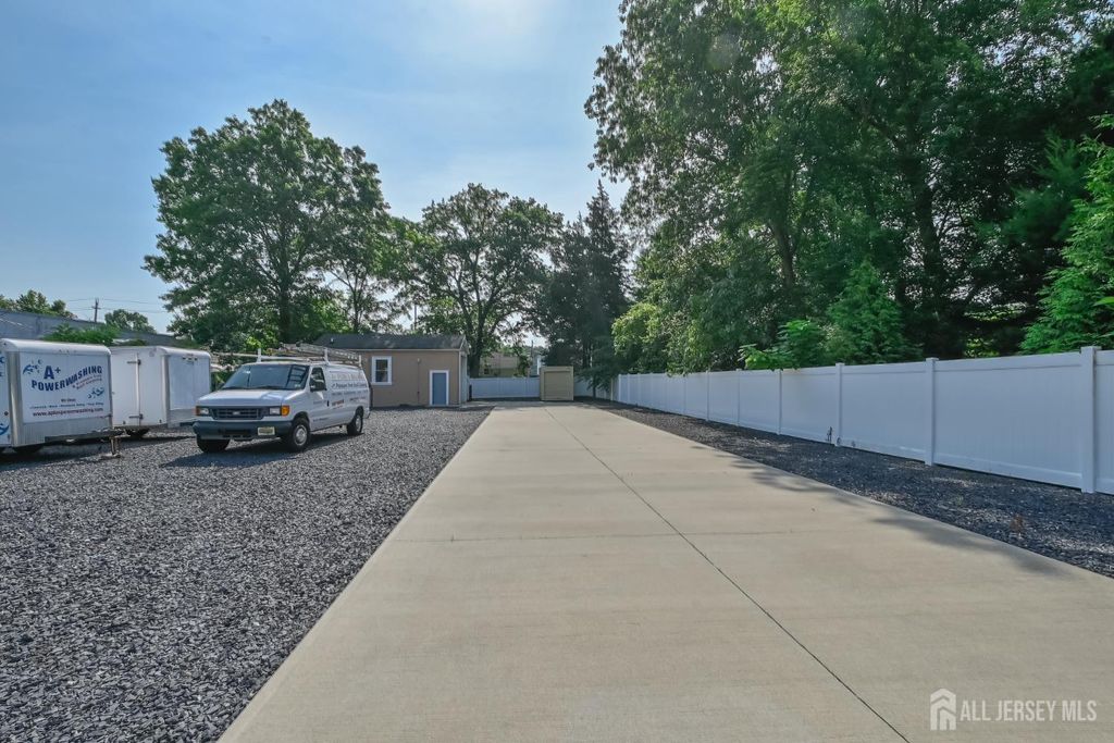 33 Bordentown Turnpike, Jamesburg, NJ 08831