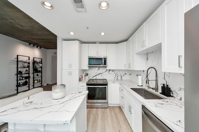 5925 Almeda Road 11616, Houston, TX 77004