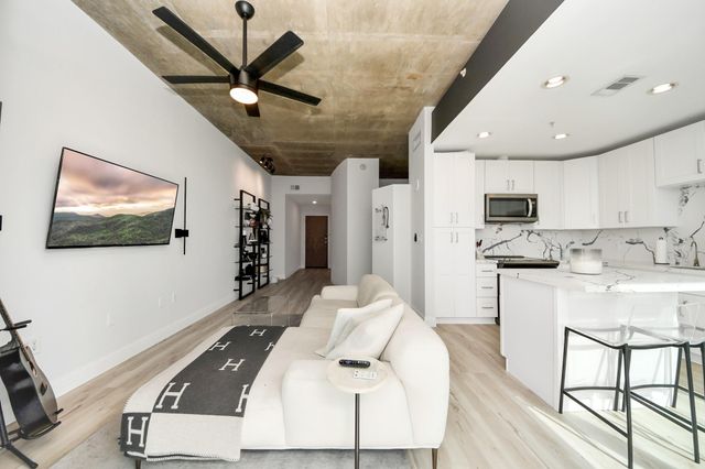 5925 Almeda Road 11616, Houston, TX 77004