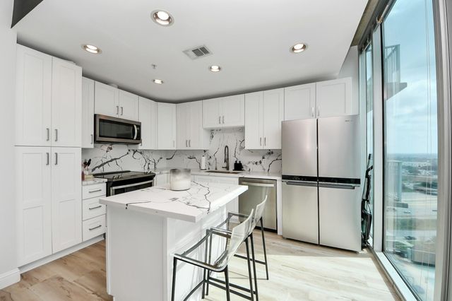 5925 Almeda Road 11616, Houston, TX 77004