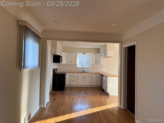 6326 Lathers Street, Garden City, MI 48135