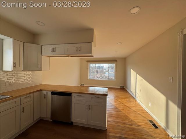 6326 Lathers Street, Garden City, MI 48135