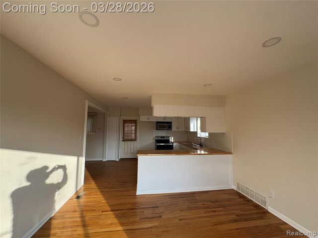 6326 Lathers Street, Garden City, MI 48135