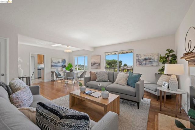 1711 Santa Clara St, Richmond, CA 94804