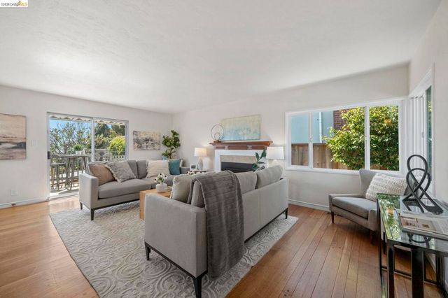 1711 Santa Clara St, Richmond, CA 94804