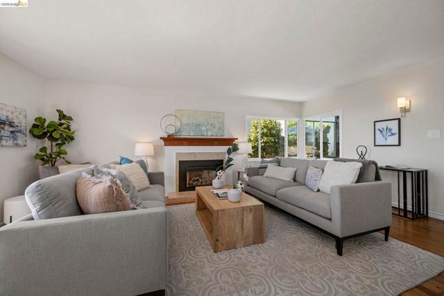 1711 Santa Clara St, Richmond, CA 94804
