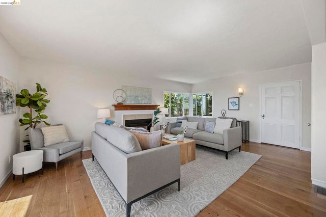 1711 Santa Clara St, Richmond, CA 94804