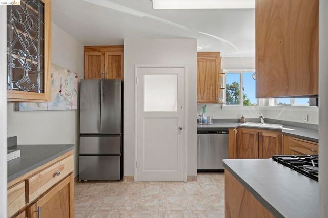 1711 Santa Clara St, Richmond, CA 94804