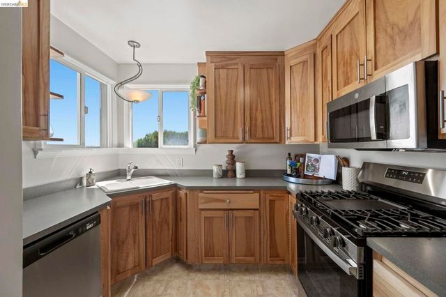 1711 Santa Clara St, Richmond, CA 94804