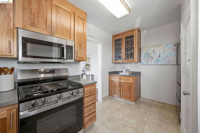 1711 Santa Clara St, Richmond, CA 94804