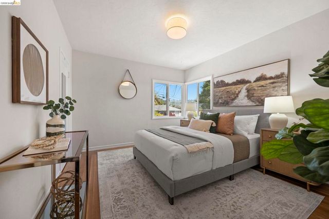1711 Santa Clara St, Richmond, CA 94804