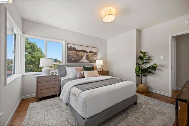 1711 Santa Clara St, Richmond, CA 94804