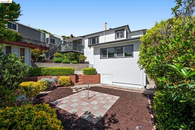 1711 Santa Clara St, Richmond, CA 94804