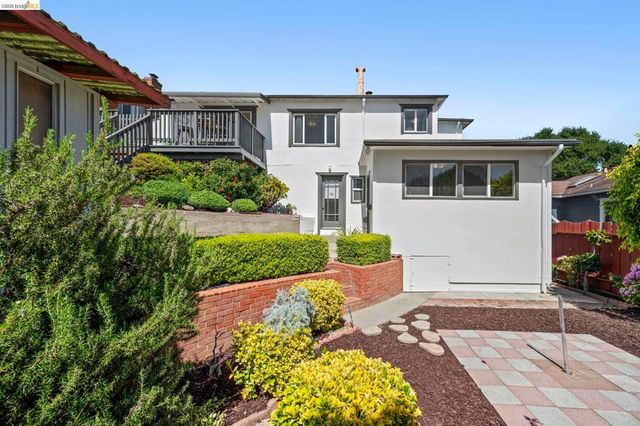 1711 Santa Clara St, Richmond, CA 94804