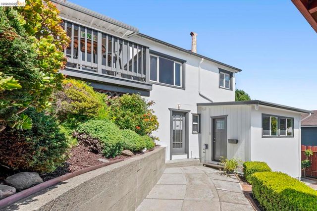 1711 Santa Clara St, Richmond, CA 94804