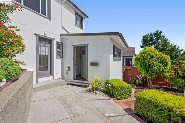 1711 Santa Clara St, Richmond, CA 94804