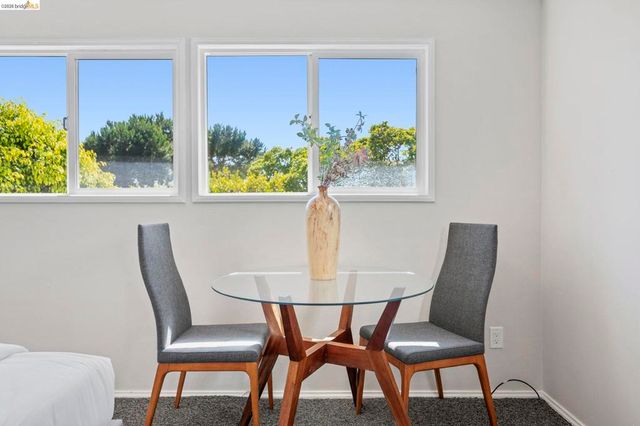 1711 Santa Clara St, Richmond, CA 94804