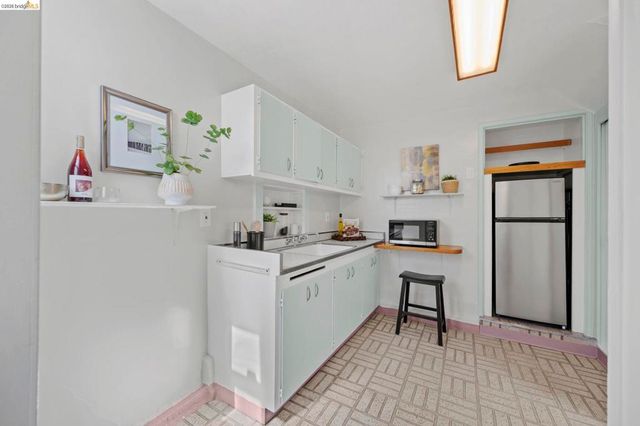 1711 Santa Clara St, Richmond, CA 94804