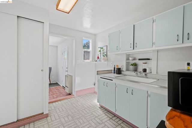 1711 Santa Clara St, Richmond, CA 94804