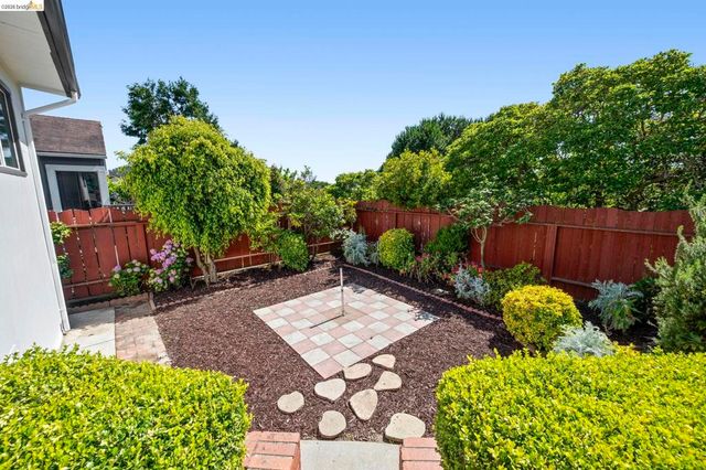 1711 Santa Clara St, Richmond, CA 94804