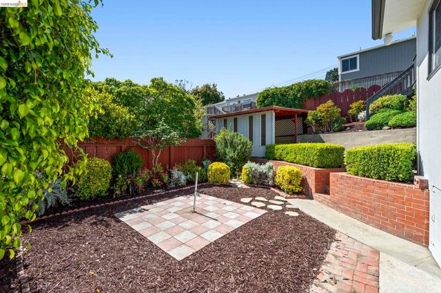 1711 Santa Clara St, Richmond, CA 94804