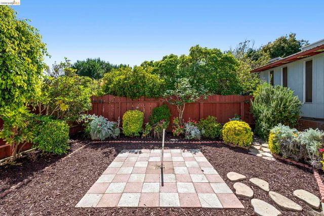 1711 Santa Clara St, Richmond, CA 94804