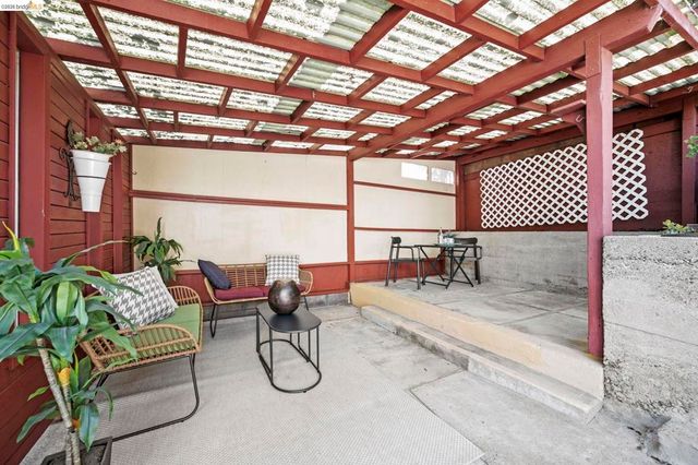 1711 Santa Clara St, Richmond, CA 94804