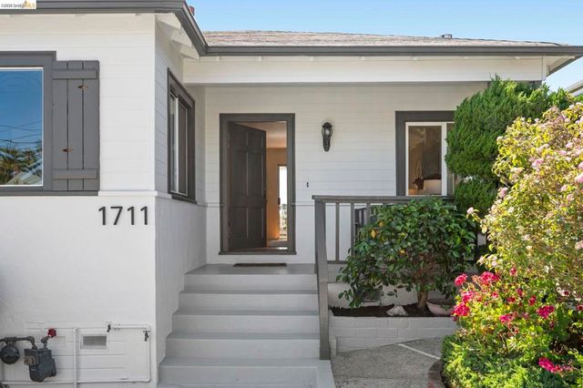 1711 Santa Clara St, Richmond, CA 94804