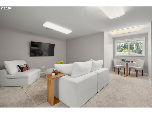 3217 BOARDWALK Ave, Eugene, OR 97401