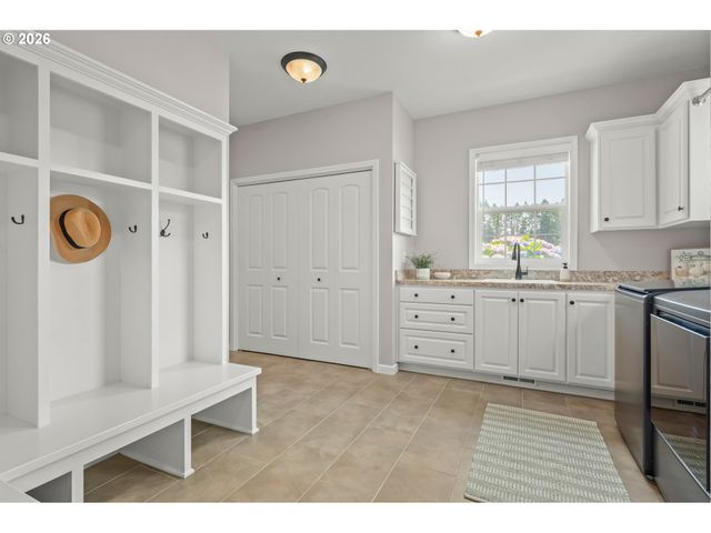 3217 BOARDWALK Ave, Eugene, OR 97401