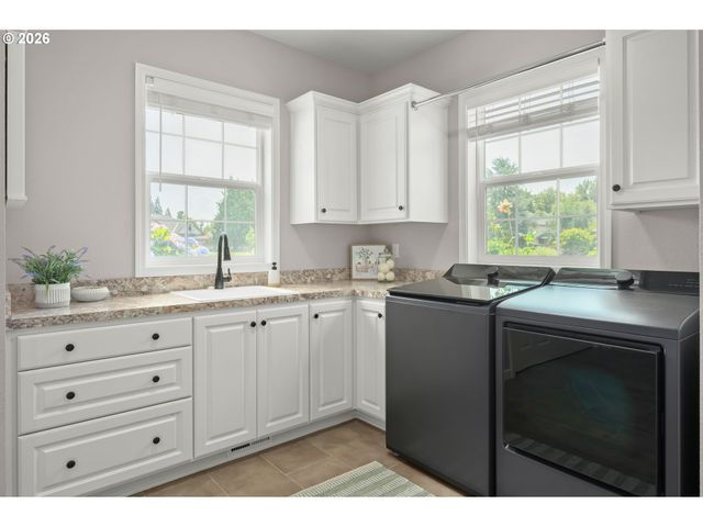 3217 BOARDWALK Ave, Eugene, OR 97401